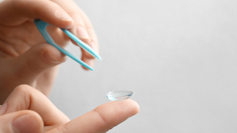 Khóc khi đeo lens có sao không? Những rủi ro tiềm ẩn khi khóc lúc đeo lens 5