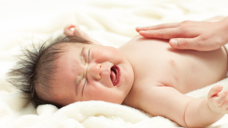 Khóc nhè là hiện tượng phổ biến ở trẻ sơ sinh và trẻ nhỏ, đặc biệt trong những tháng đầu đời