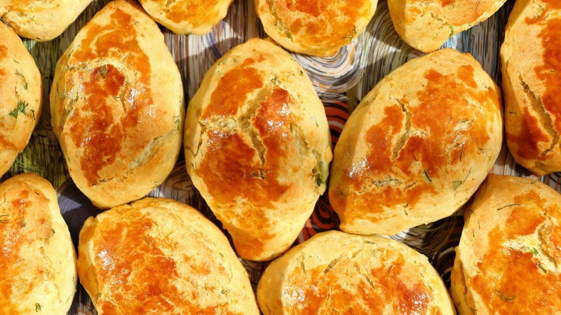 Ăn quá nhiều cơm, mì, bánh mì mỗi ngày vẫn dễ tăng cân