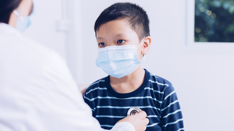 Đưa trẻ đến cơ sở y tế ngay khi có dấu hiệu nghi ngờ