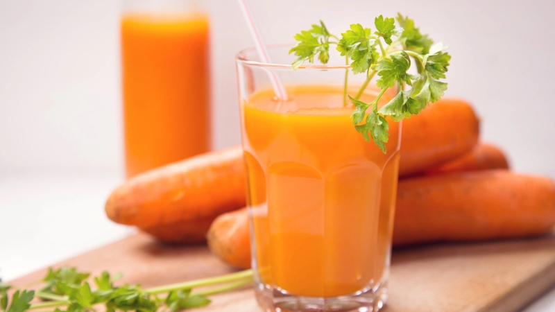 Không có máy ép, bạn vẫn có thể làm nước ép cà rốt bằng máy xay sinh tố-4