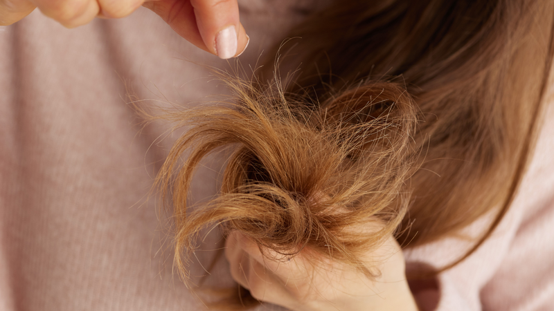 Nhiều người cho rằng khi mái tóc khô xơ thì giải pháp tốt nhất là đổi sang một loại dầu gội đắt tiền hơn