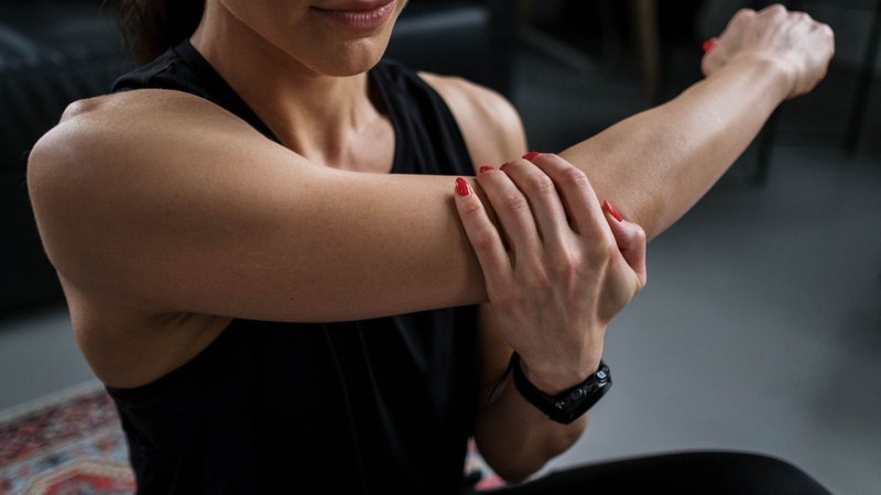 Kéo giãn nhẹ giảm đau đúng cách để phục hồi nhanh hơn