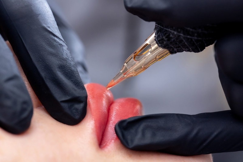 Khử thâm môi xong có được đánh son không? Khi nào được đánh son lại? 1