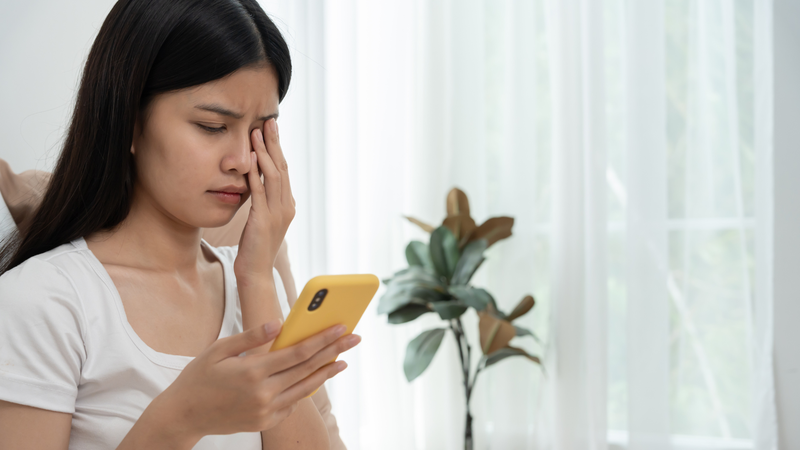 Cảm giác như có một tấm màn che một phần tầm nhìn là một trong những triệu chứng của khuyết thị trường