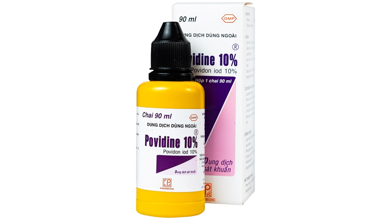 Dung dịch Povidone-Iodine hỗ trợ sát khuẩn vùng da tổn thương sau khi sơ cứu khi bị kiến ba khoang