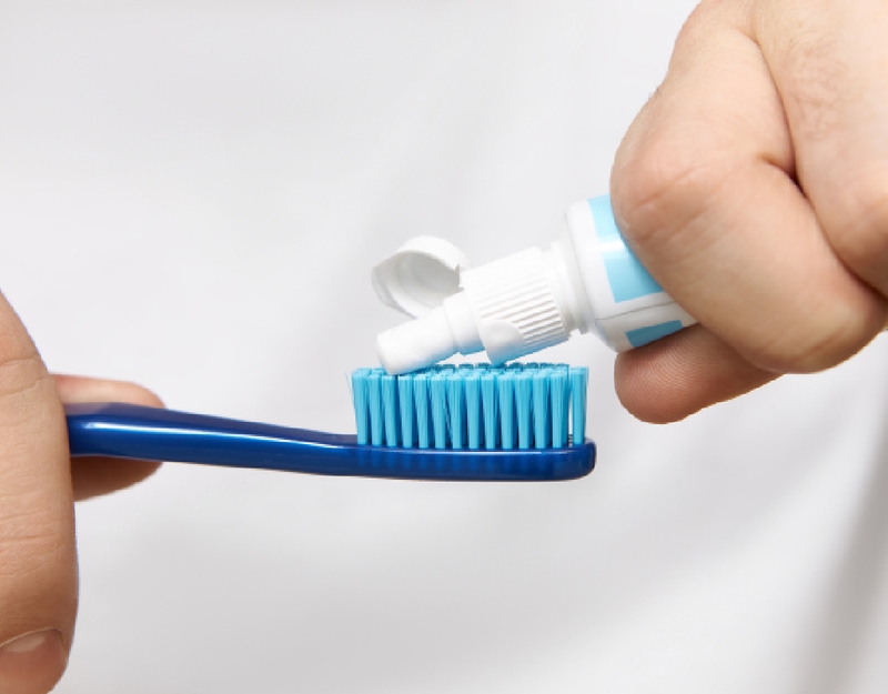 Kiến bu bàn chải đánh răng là do kem đánh răng có chứa vị ngọt