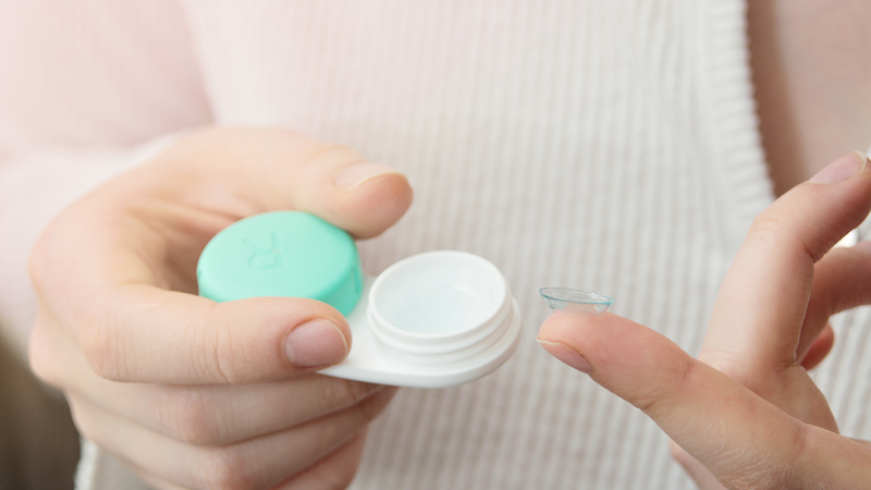Khả năng truyền oxy cao giúp giảm tình trạng thiếu oxy ở giác mạc
