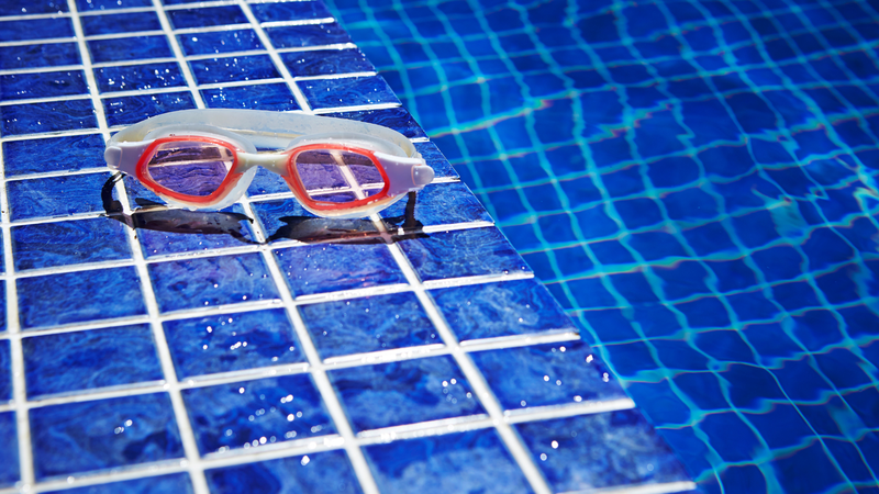 Kính bơi cận là gì? Có nên dùng kính bơi cận khi bơi 1
