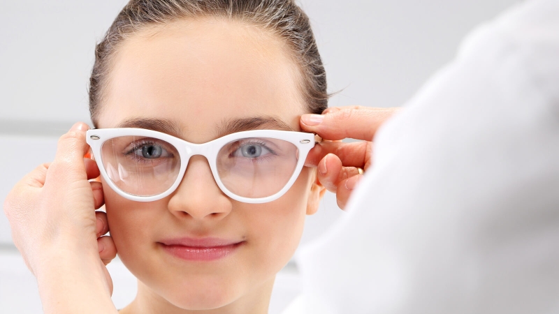 Kính cận 1.5 độ bao nhiêu tiền? Những mẹo đeo kính cận đúng cách 3