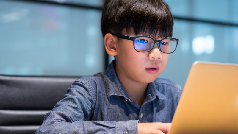 ​Kính đổi màu chống ánh sáng xanh có thực sự hiệu quả 3