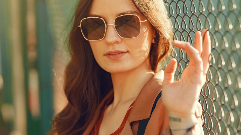 Lưu ý cần chọn kính đúng độ, chống UV tốt để bảo vệ mắt và nhìn rõ ngoài trời