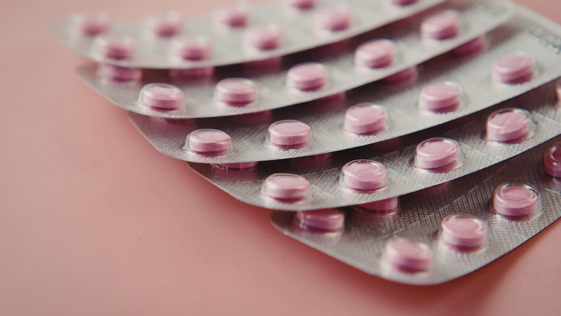 Estradiol valerate và dienogest có thể được cân nhắc để giảm chảy máu kinh nguyệt nhiều