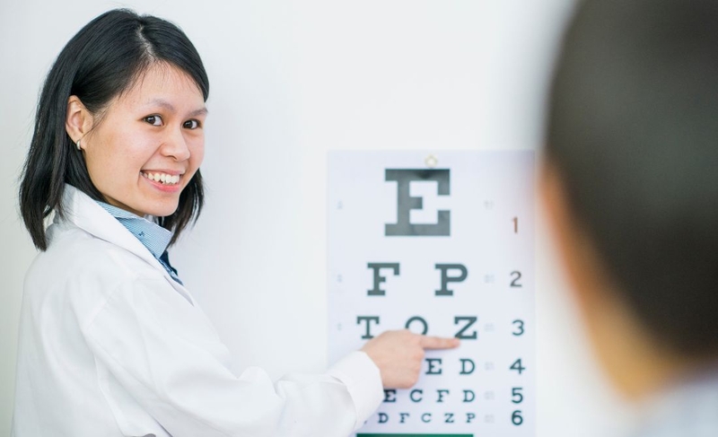 Kính viễn thị 2 độ và những điều bạn cần biết 4