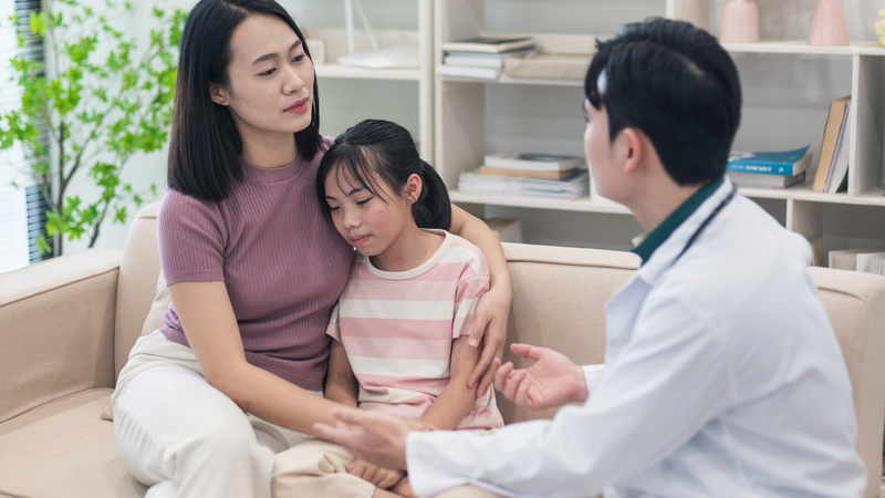 Cha mẹ nên đưa trẻ đi khám khi có chu kỳ kinh nguyệt bất thường