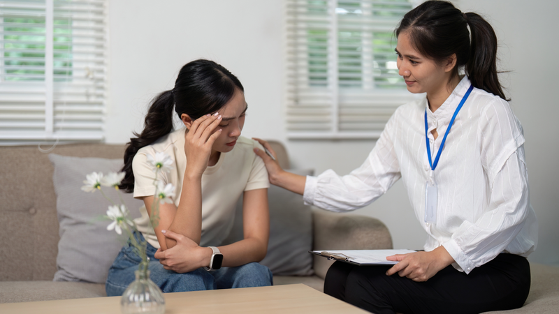 Nên tìm đến chuyên gia tâm lý nếu việc kiểm soát cảm xúc trở nên khó khăn