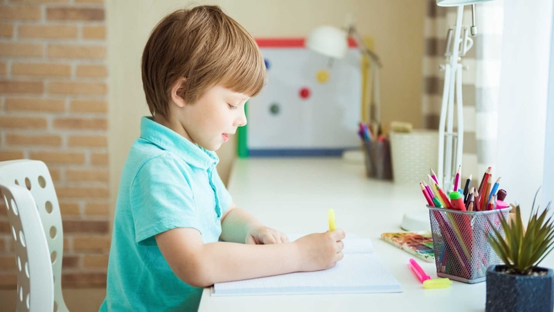 Trẻ tự lập thường chủ động trong học tập và không cần nhắc nhở quá nhiều từ cha mẹ