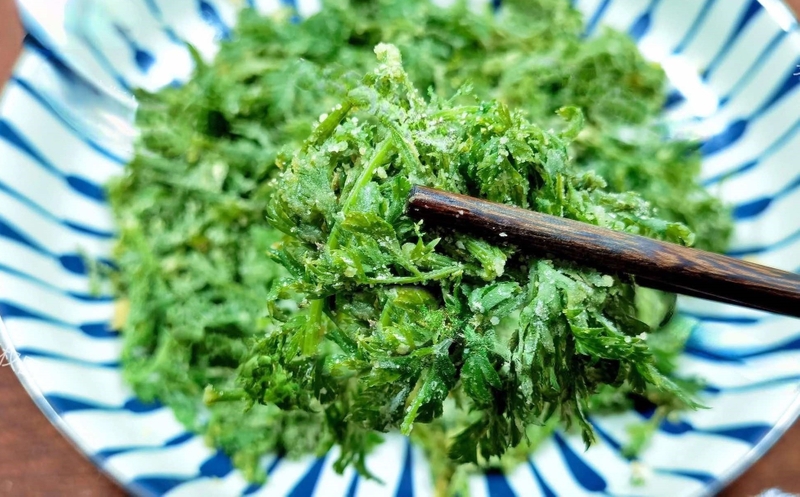 Nếu biết chế biến lá cà rốt sẽ giảm bớt vị đắng và mùi hăng