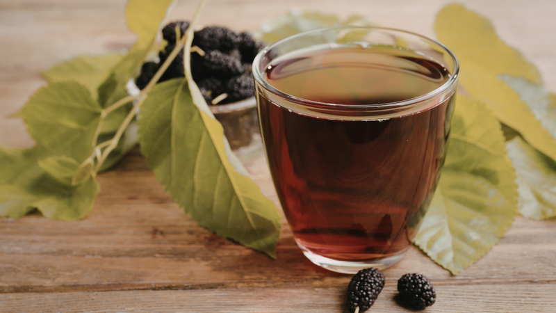 Sử dụng lá dâu tằm đều đặn giúp hỗ trợ điều hòa mỡ máu