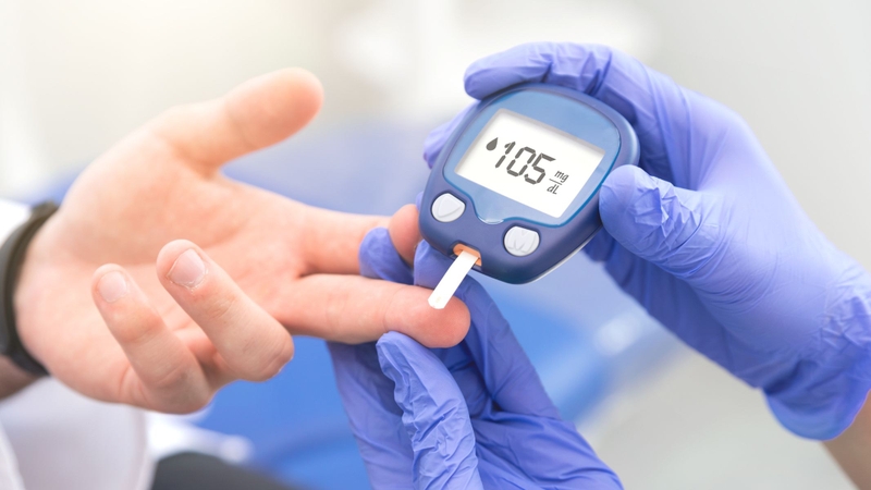 Người bị tiểu đường hoặc tiền tiểu đường cần cân nhắc kỹ khi dùng nước dừa thường xuyên vì nó chứa đường tự nhiên, có thể ảnh hưởng đến đường huyết