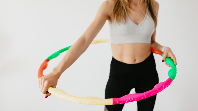 Lắc vòng có tác dụng gì? Lắc vòng giúp vận động cơ vùng bụng và thân mình