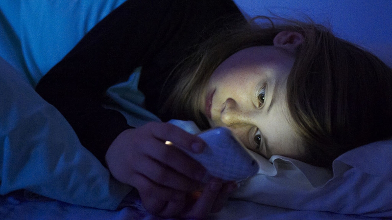 Lạm dụng điện thoại và nguy cơ ảnh hưởng xấu đến giấc ngủ 1
