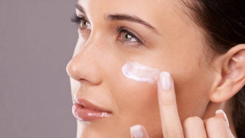 Làm sao để da mặt không bị ăn nắng 1