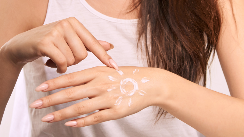 Làm thế nào để bảo vệ làn da khỏi tác hại của ánh nắng mặt trời? 2