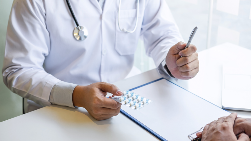 Tùy trường hợp có thể sử dụng thuốc nhuận tràng theo chỉ định của bác sĩ