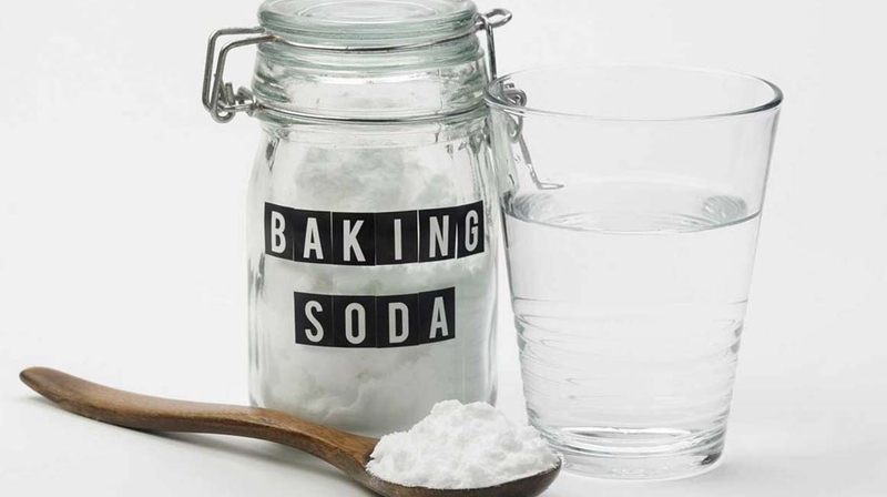 cách làm trắng móng tay bị vàng bằng baking soda