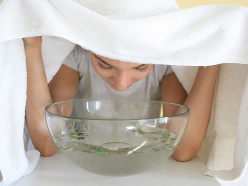 Làn da đẹp tự nhiên nhờ xông mặt bằng lá đinh lăng 3