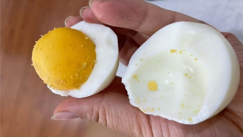 Lăn trứng gà nếu không thực hiện đúng cách có thể ảnh hưởng đến da mụn