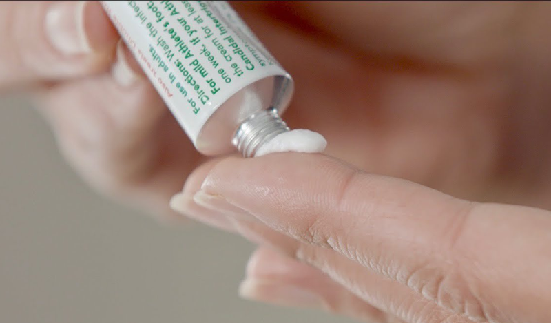 Khi bôi thuốc cần sự chỉ định của bác sĩ