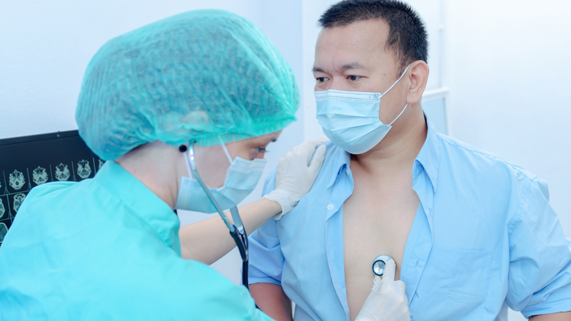 Qua mỗi lần thăm khám, bác sĩ sẽ đánh giá được mức độ đáp ứng điều trị, theo dõi các tác dụng phụ của thuốc