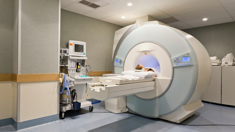 Chụp cắt lớp vi tính (CT scan) giúp đánh giá chi tiết hơn mức độ tổn thương xương