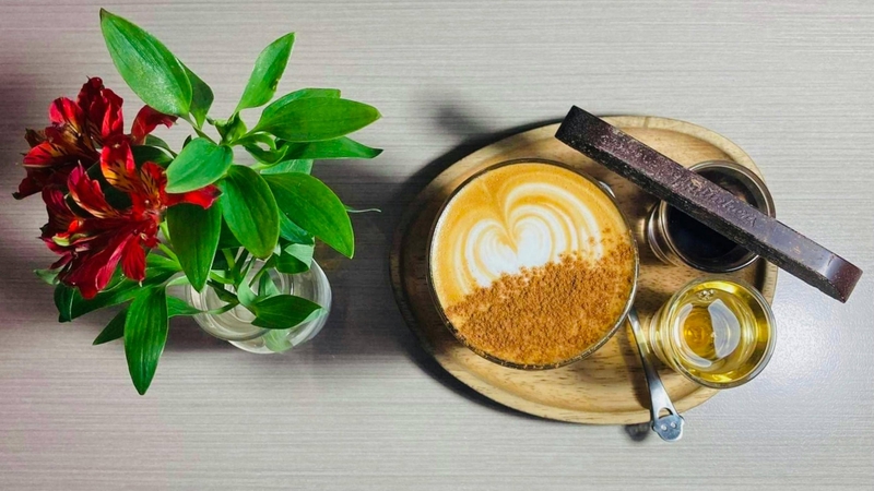Latte nghệ có thành phần chính là bột nghệ kết hợp với sữa động vật hoặc sữa thực vật