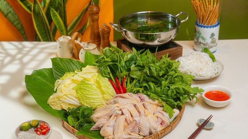 Có rất nhiều loại rau hợp vị với món lẩu gà lá giang cho bạn lựa chọn