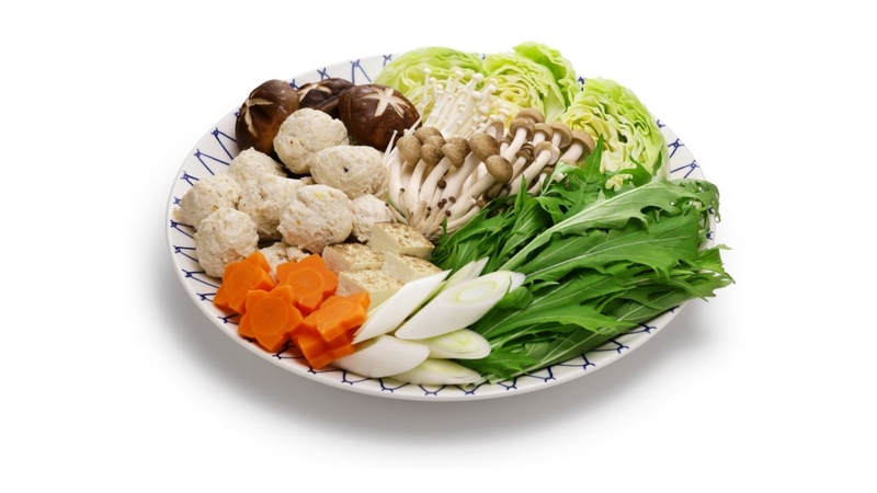 Kết hợp nhiều loại rau sẽ giúp ăn lẩu ngon mà không sợ ngán