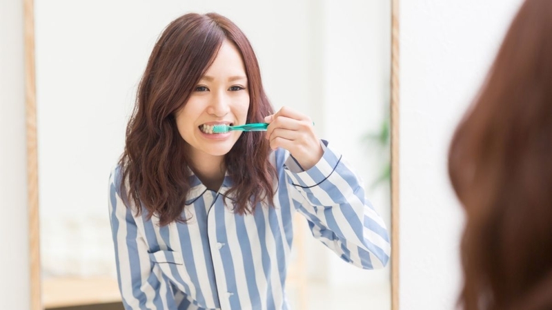 Chải răng đúng cách và nhẹ nhàng là yếu tố then chốt để bảo vệ nướu