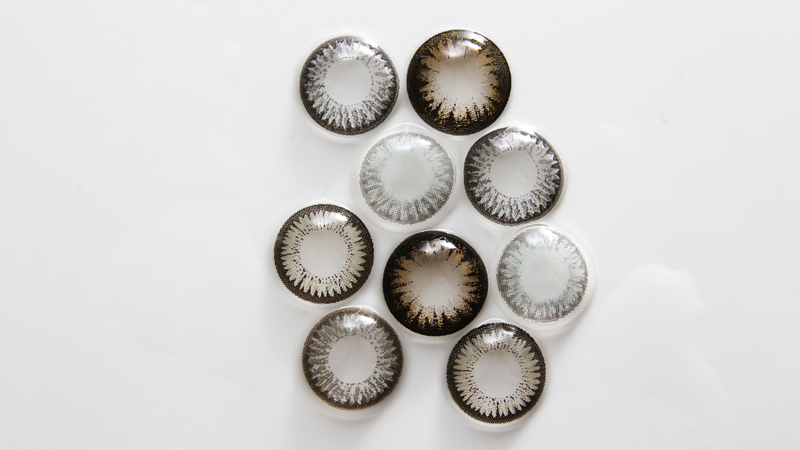 Lens 1 ngày có cần ngâm trước khi đeo không? 2