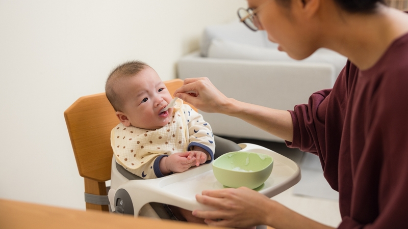 Gợi ý lịch ăn dặm cho bé 5 - 6 tháng