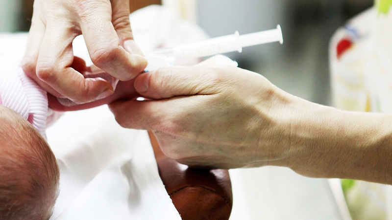 Lịch tiêm chủng cho trẻ sinh non, các bậc cha mẹ cần nắm 2