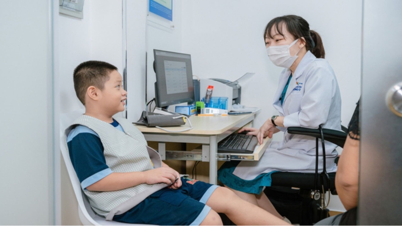 Trẻ cần được đánh giá tình trạng sức khỏe trước khi tiêm chủng