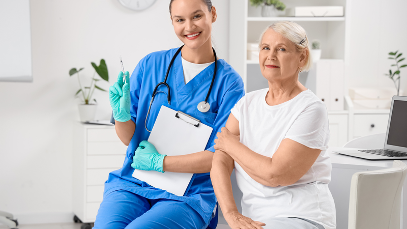 Tiêm vắc xin Arexvy giúp giảm nguy cơ mắc RSV có triệu chứng và hạn chế diễn tiến nặng