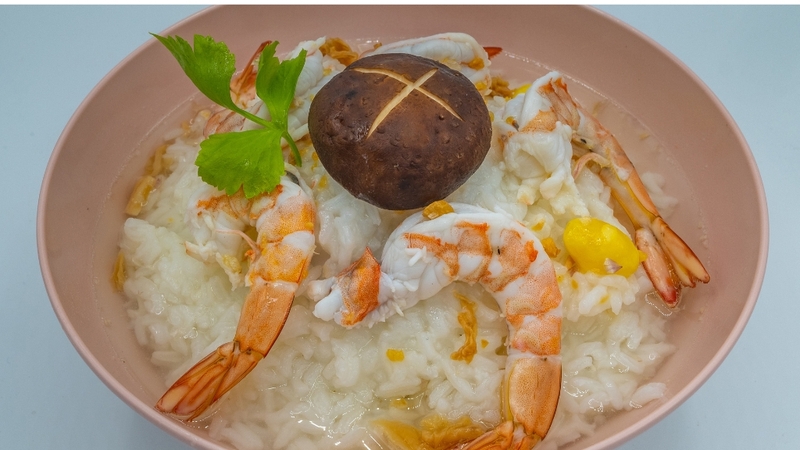 Người liệt nửa người nên ăn đủ chất, mềm dễ nuốt và hạn chế muối, dầu mỡ