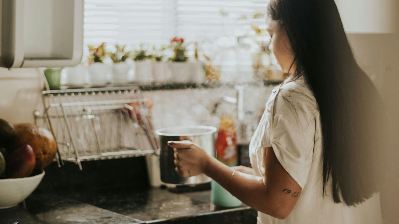 Không nên dùng nồi hợp kim nhôm để nấu hoặc chứa các thực phẩm có tính axit