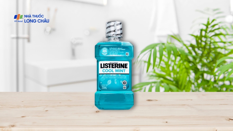 Nước súc miệng Listerine Cool Mint bảo vệ khoang miệng suốt 24h khỏi vi khuẩn hôi miệng, mảng bám, viêm nướu (250ml) 1