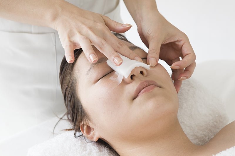 Chăm sóc kỹ hạn chế hậu quả nâng mũi khi về già