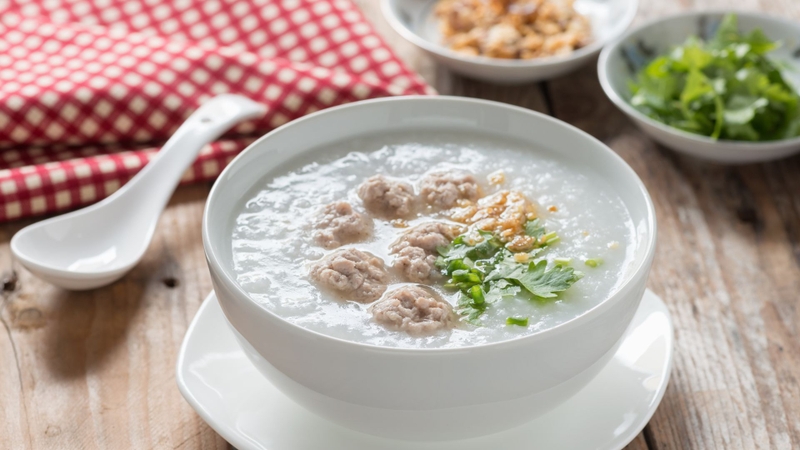 Loại thức ăn nào nên ăn khi bị cảm cúm? Cháo và súp là món lý tưởng