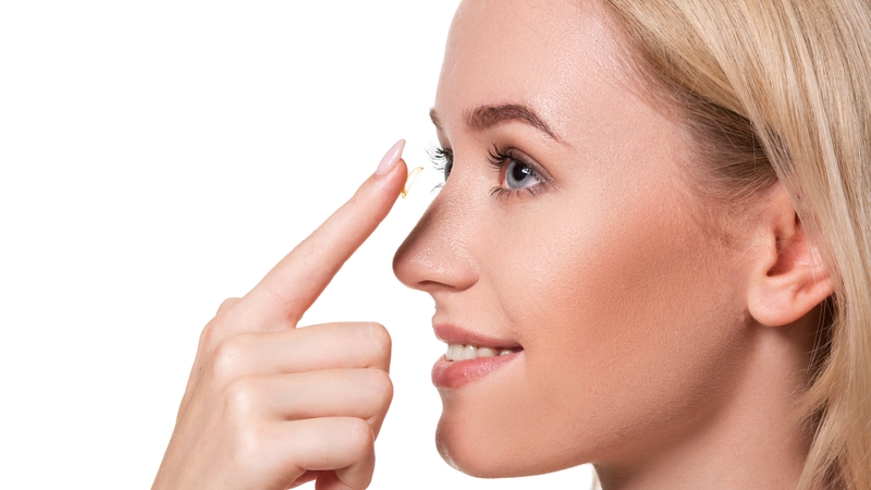 Người bị loạn thị nặng có thể đeo kính áp tròng để cải thiện tầm nhìn